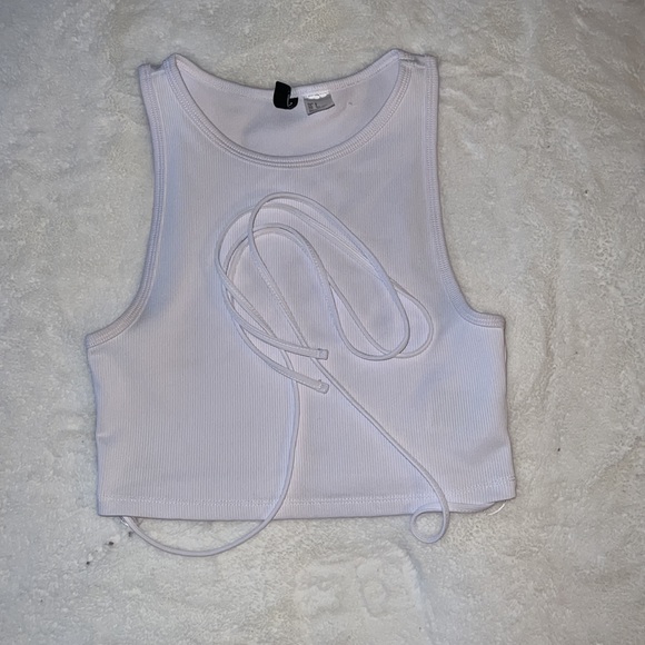 cropped white shirt with tie strings - Picture 5 of 5